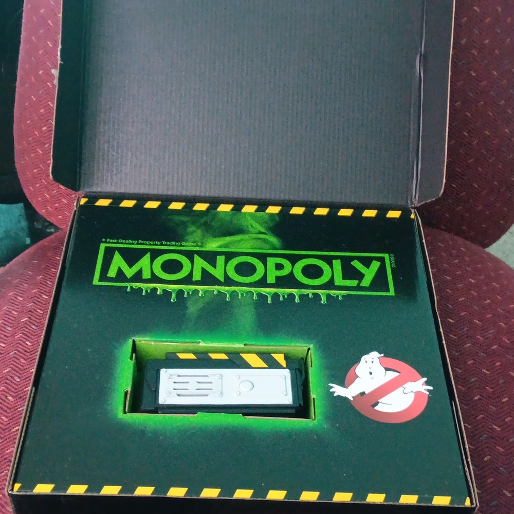 Hasbro Monopoly Ghostbusters Edition Board Game - Picture 2 of 5